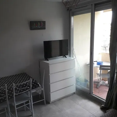 Vue Sur Parc Charles De Gaulle Daire *