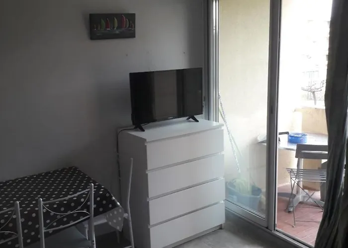 Vue Sur Parc Charles De Gaulle Lägenhet *