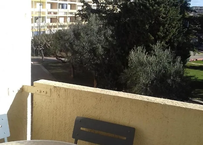 Lägenhet Vue Sur Parc Charles De Gaulle *